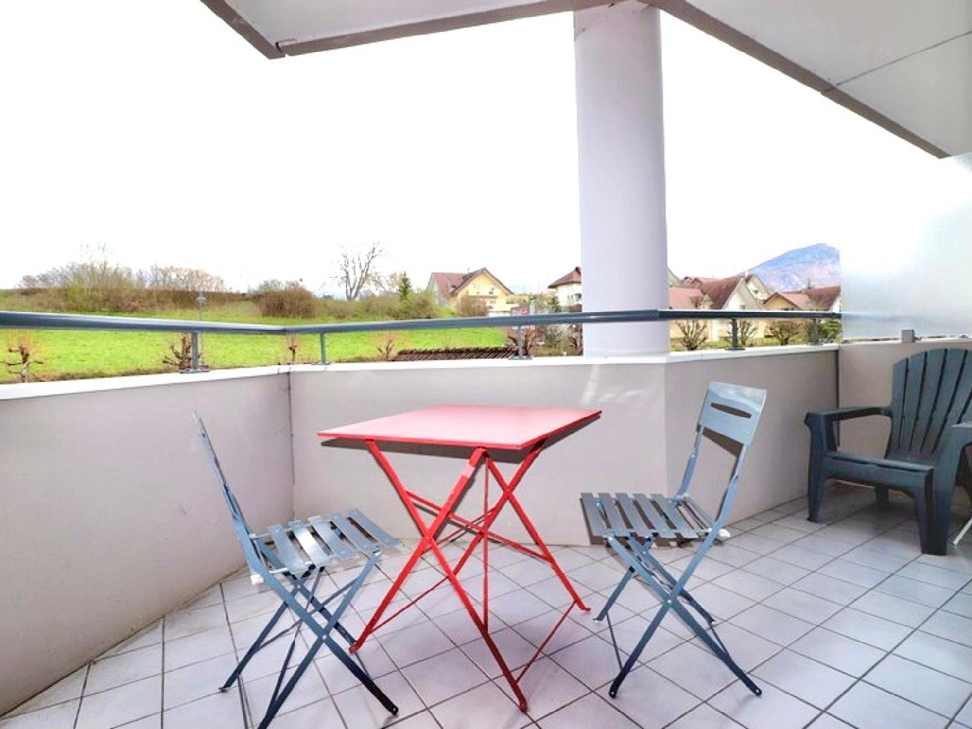 Renove A Avec Terrasse, Proche Commerces Et Parking Prive - Fr-1-432-42 Appartement *